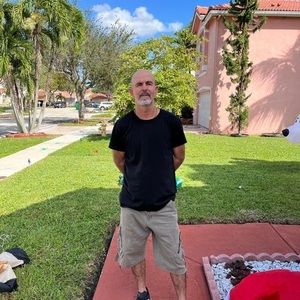 Meet your Posher, Ernesto